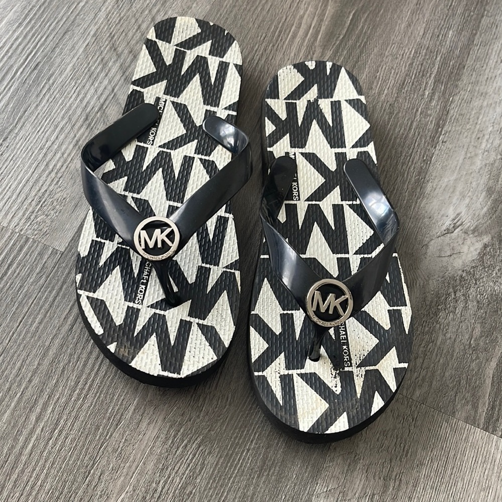 Michael Kors Flip Flops 5-6